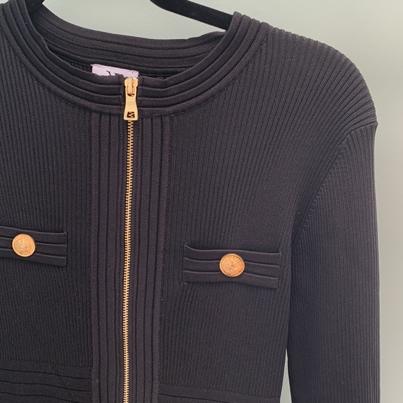 Sweater dress with gold detailing - Picture 2 of 10